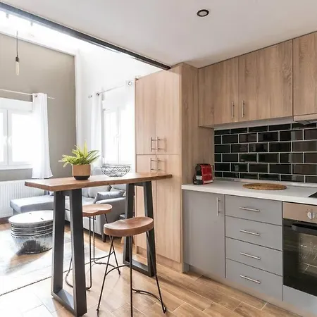 Namaste Industrial Loft Near Seaside Daire