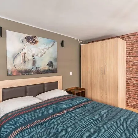 Industrial Loft Near Seaside W 200mbps