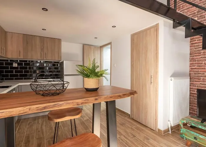 Namaste Industrial Loft Near Seaside *