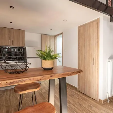 Namaste Industrial Loft Near Seaside *