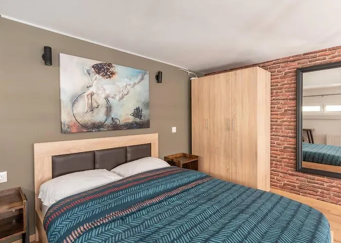 Namaste Industrial Loft Near Seaside